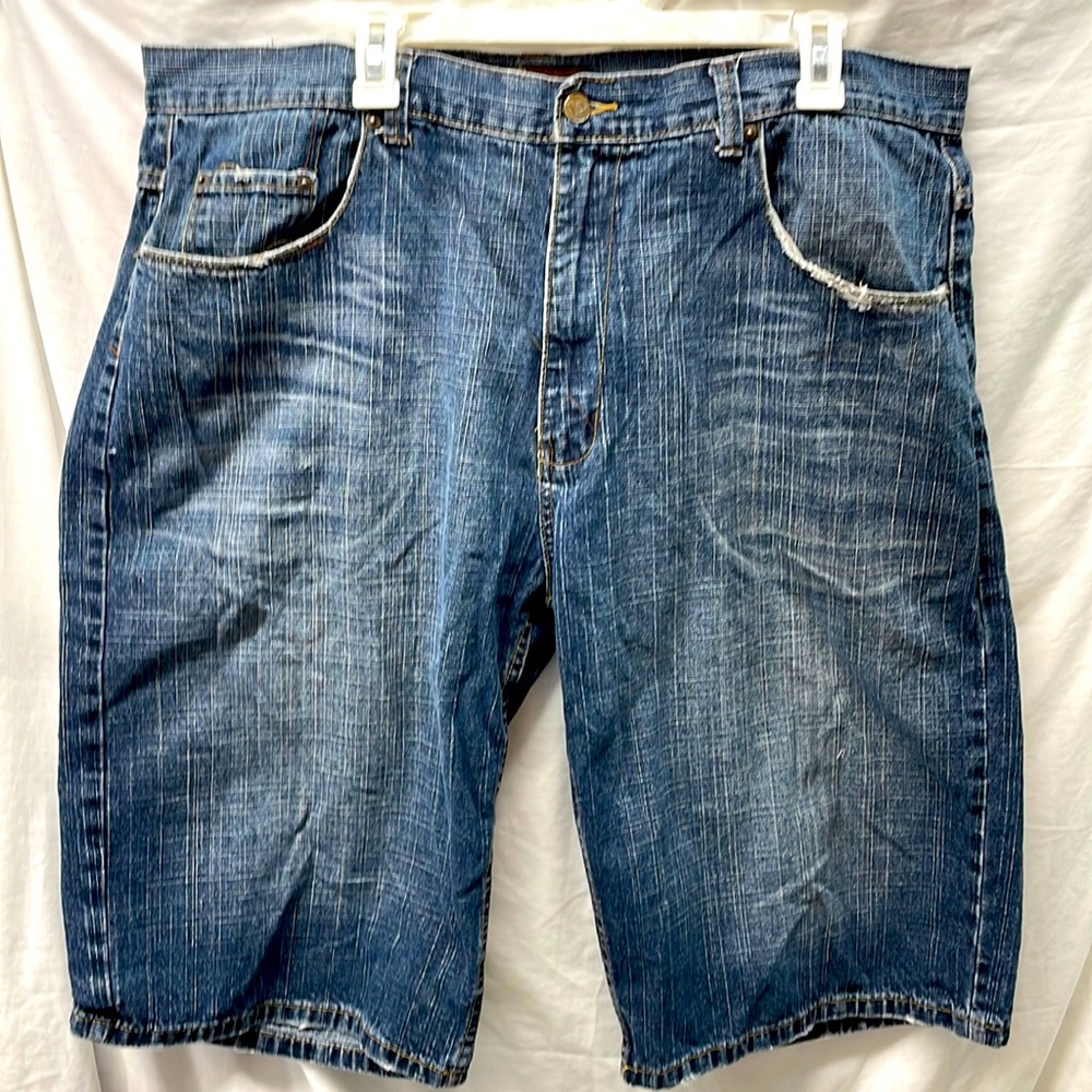 Vibes denim premium faded knee shorts men sz 42 3/30/4